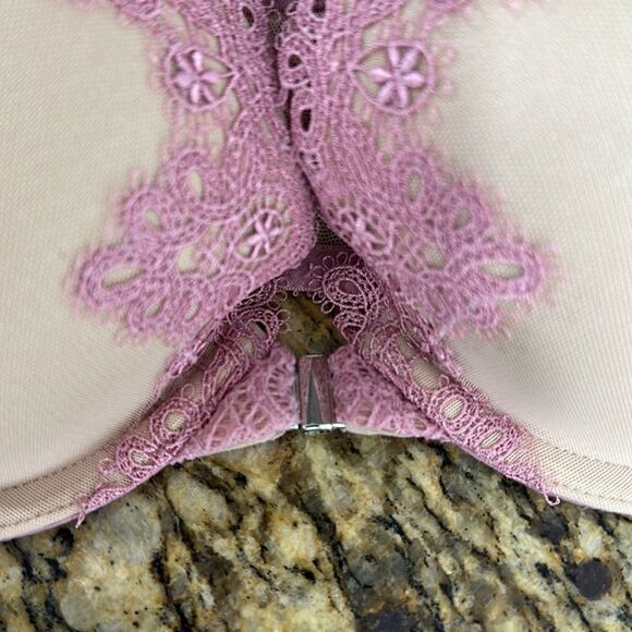 2/$20 Victoria’s Secret Underwire Bras Size 32DD - Picture 8 of 9